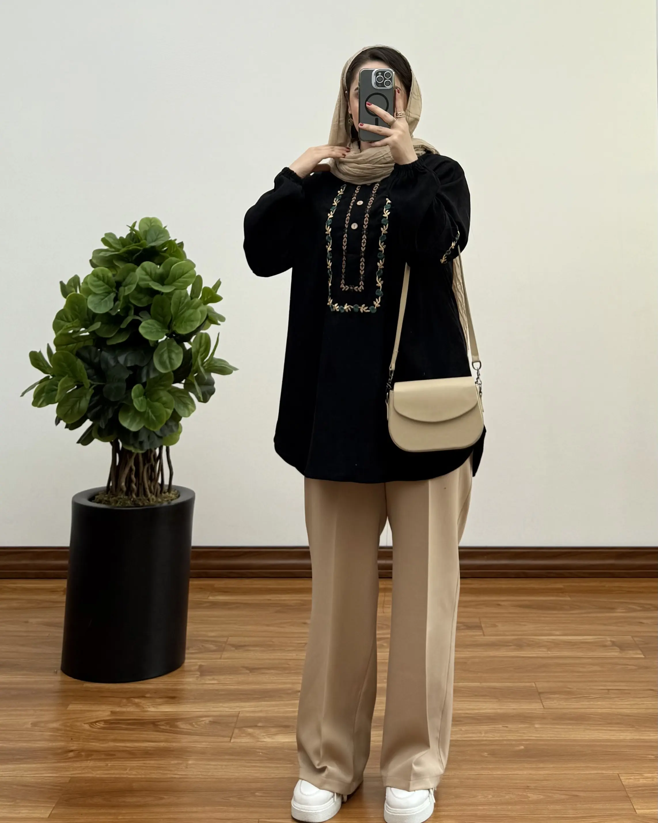 مانتو گلدوزی فروغ ۲